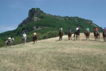 Turismo equestre FISE: al Parco dei Gessi bolognesi tra città e ginestre