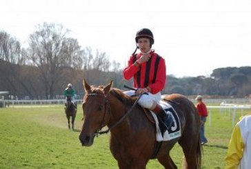 Cade in corsa dal suo cavallo: in coma il fantino Erik Fumi