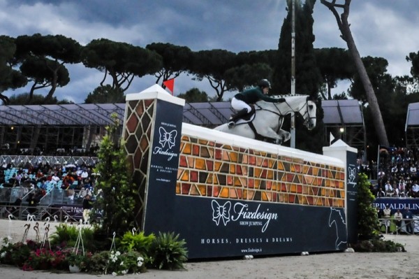 Csio Piazza di Siena: Sweetnam cade ma vince la potenza
