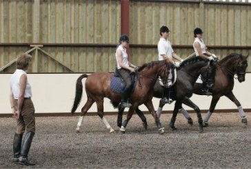 A lezione da Pammy Hutton presso la scuderia della Capinera