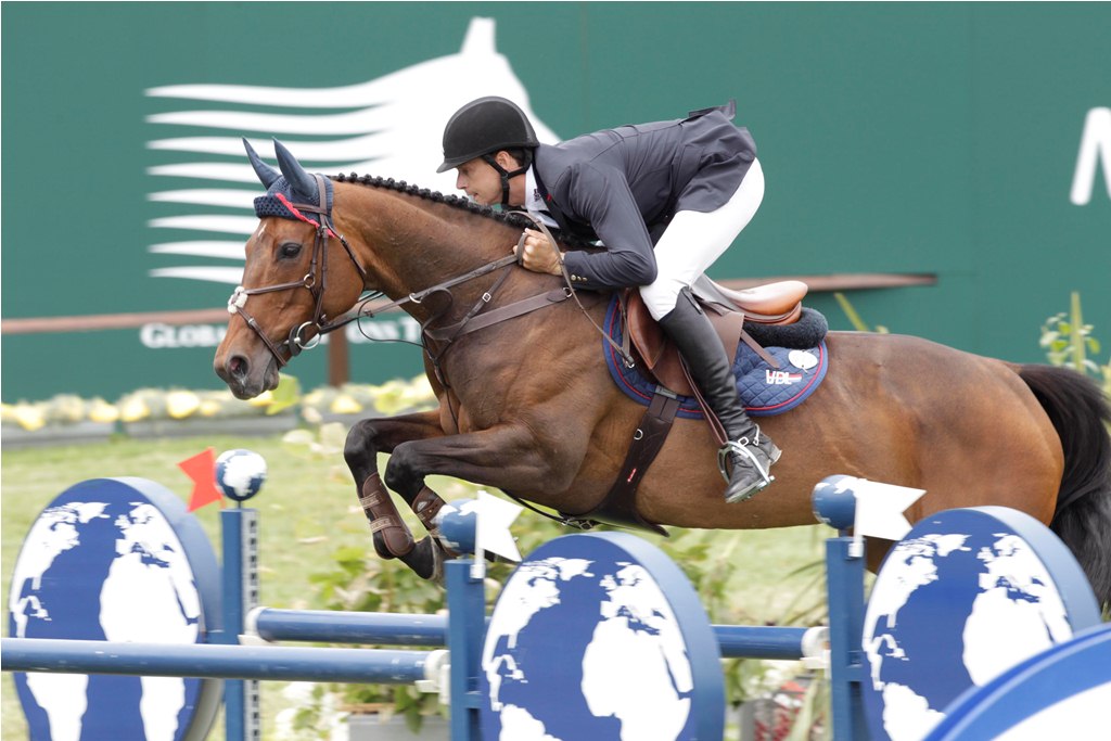 Leopold van Asten è primo nel Gran Premio del Csi di La Coruña