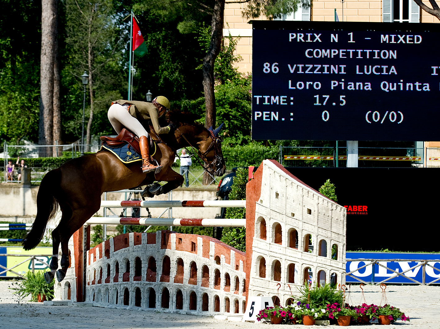 Piazza di Siena – A segno Lucia Vizzini